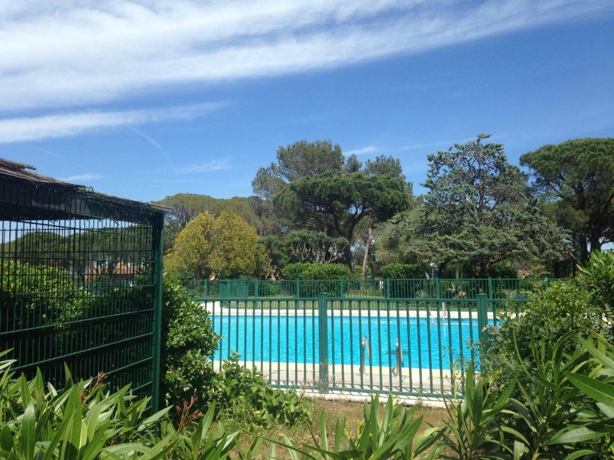 Agreable Studio Proche Sttropez Piscine Et Tennis Gassin Exterior photo