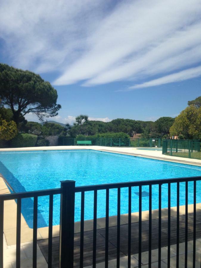 Agreable Studio Proche Sttropez Piscine Et Tennis Gassin Exterior photo